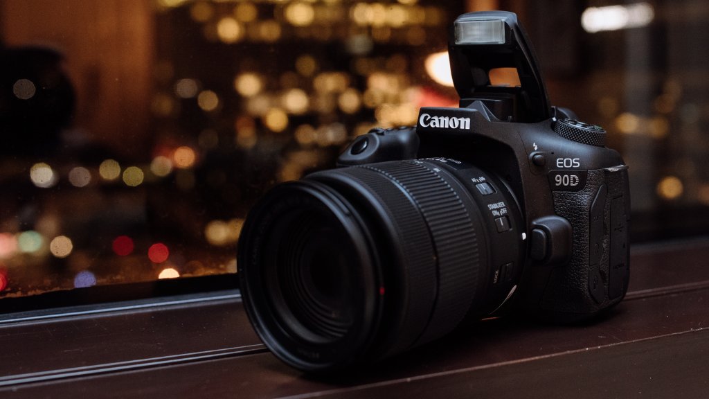 5 Great-Buy Cameras for Vlogging and Streaming under $1500: Canon EOS 90D