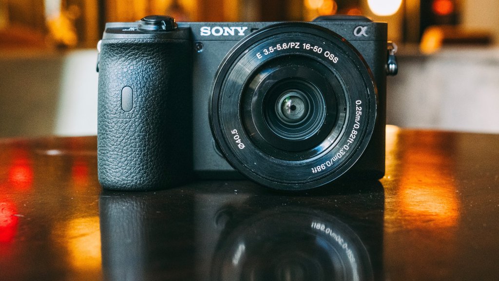 5 Great-Buy Cameras for Vlogging and Streaming under $1500: Sony Alpha a6600