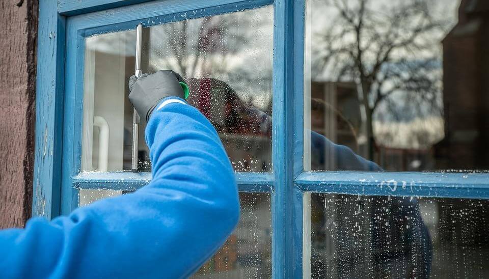 Clean Your Windows In Cold Days With Robotic Window Cleaner