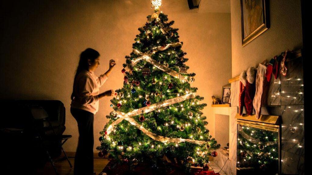 10 Fun Christmas Traditions To Enjoy With Family & Friends