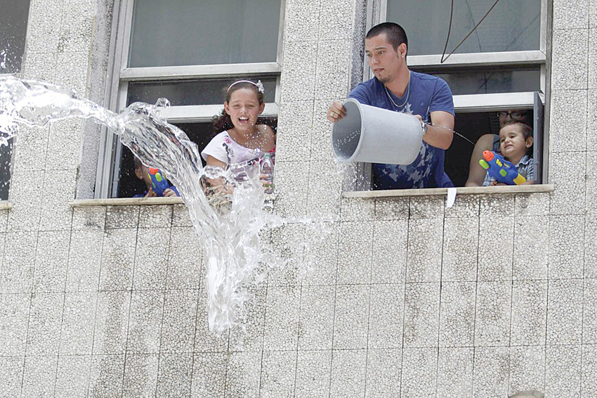 throw water from window as New year tradition