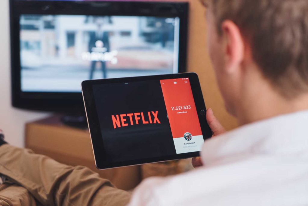How to Stream Netflix on Roku in 2022 | Watch Netflix Shows RN!