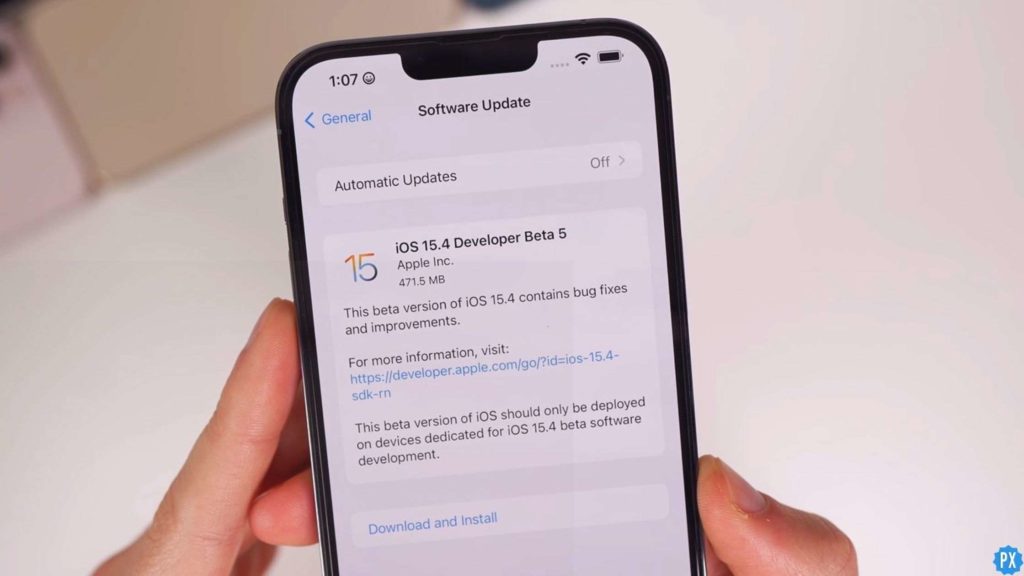 What's New in iOS 15.4 Beta 5 Release | New Non-Binary Siri Voice & More