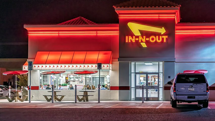 Does In-N-Out take Apple Pay