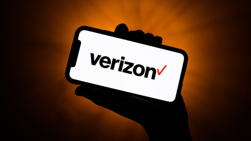 Verizon Vs AT&T Cell Phone Plans | Best Plan Comparison (2022)