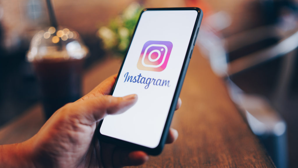 Instagram on Mobile; best time to post on Instagram on wednesday