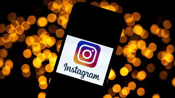 Instagram logo ; What is the best time to post on Instagram on Monday