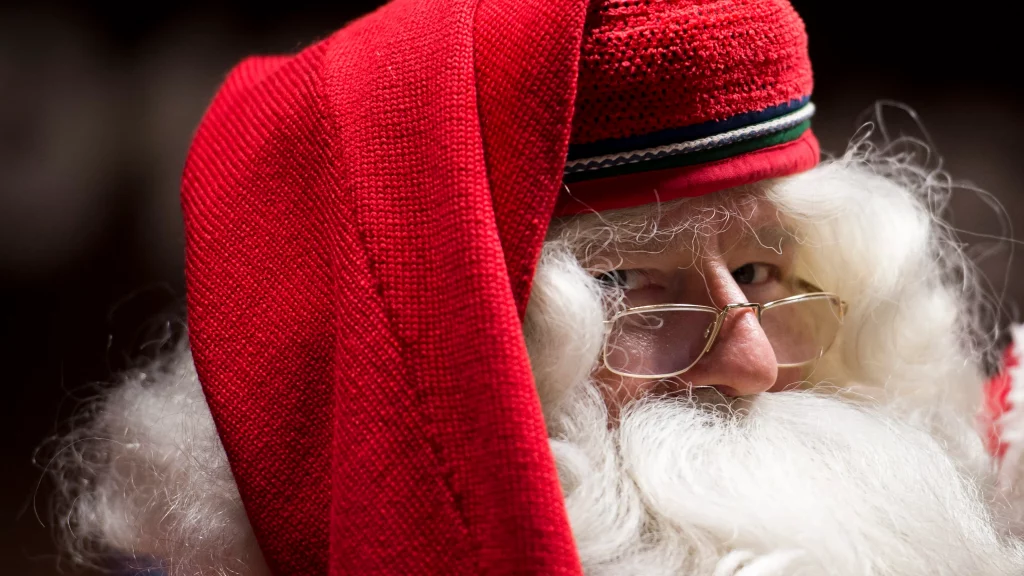 Santa Clause ; cancelsanta is trending on Twitter