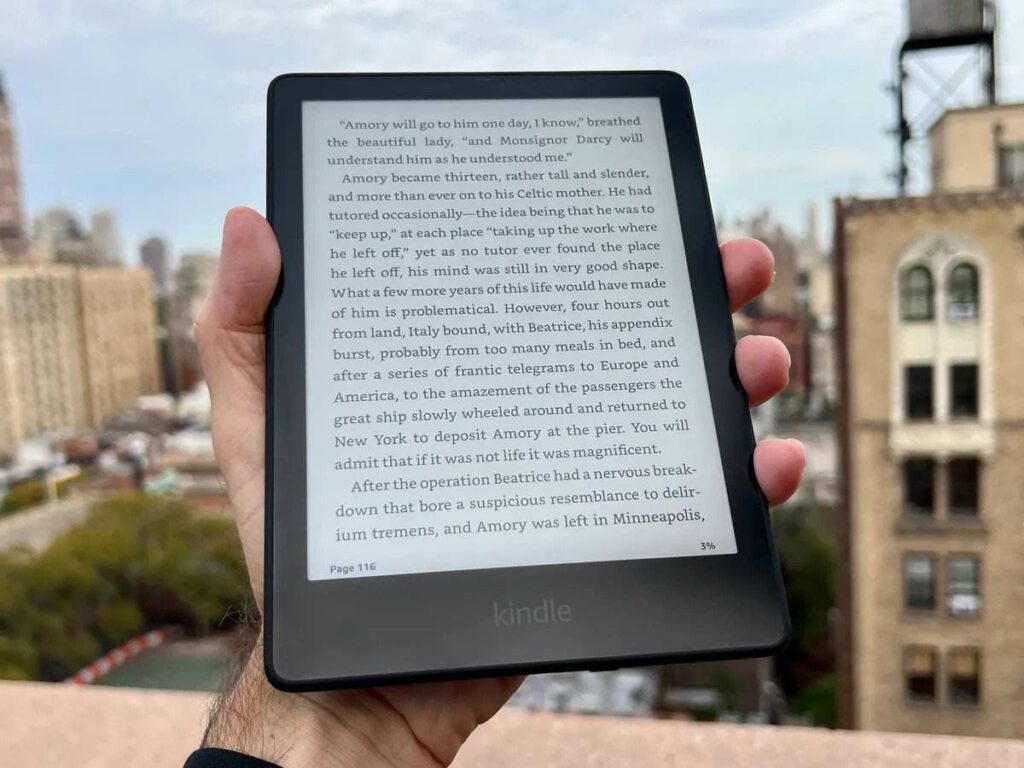 Amazon Kindle Scribe vs Kindle Paperwhite-October 2022