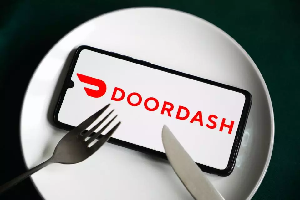 DoorDash app to order food ; Does DoorDash take Apple Pay.