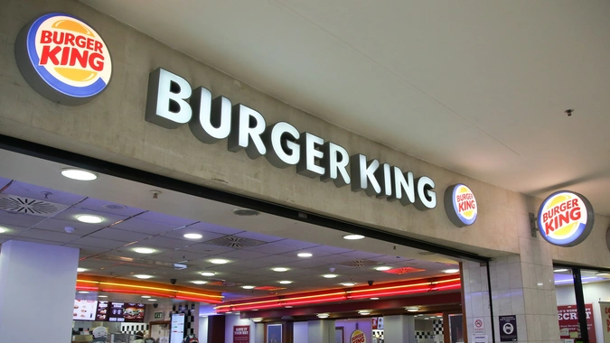 Burger King store ; Does Burger King Take Apple Pay |Is There Any Way of Using Apple Pay At Burger King