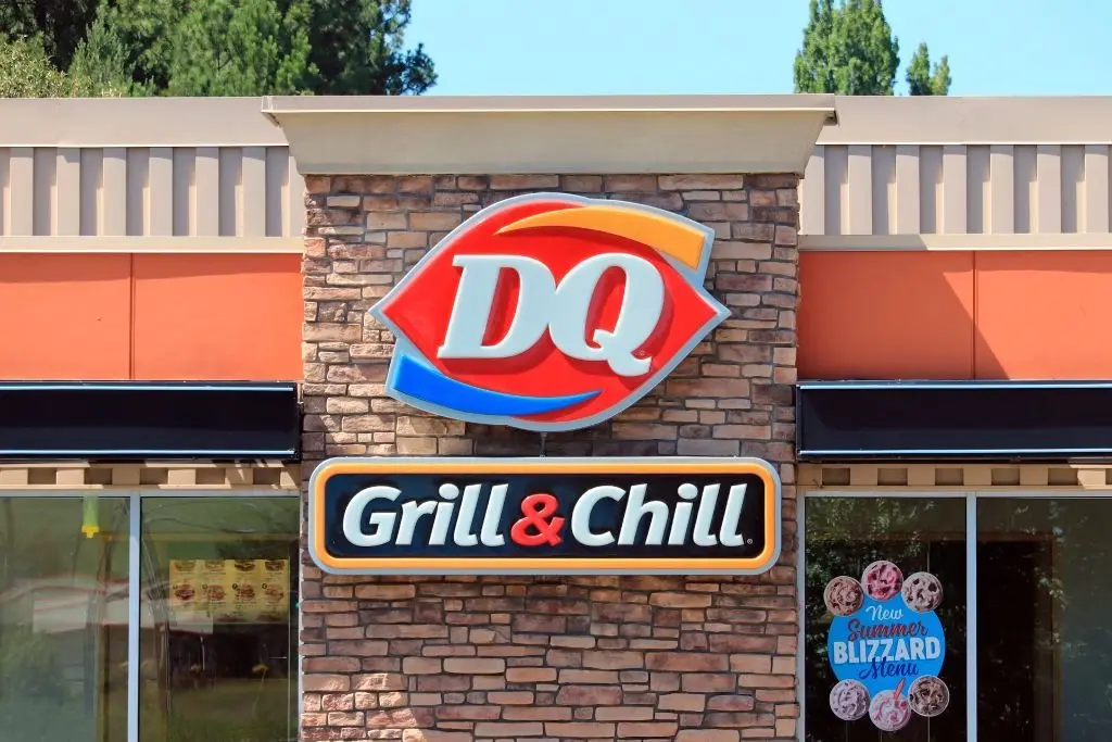 Dairy Queen store ; Does Dairy Queen Take Apple Pay? All Payment Methods At Dairy Queen (Updated 2022)