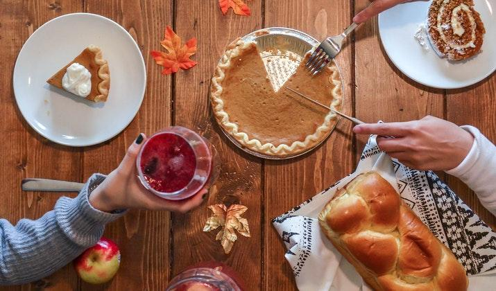 15+ Zoom Thanksgiving Backgrounds In 2022 | Cheers To The Festive Celebrations