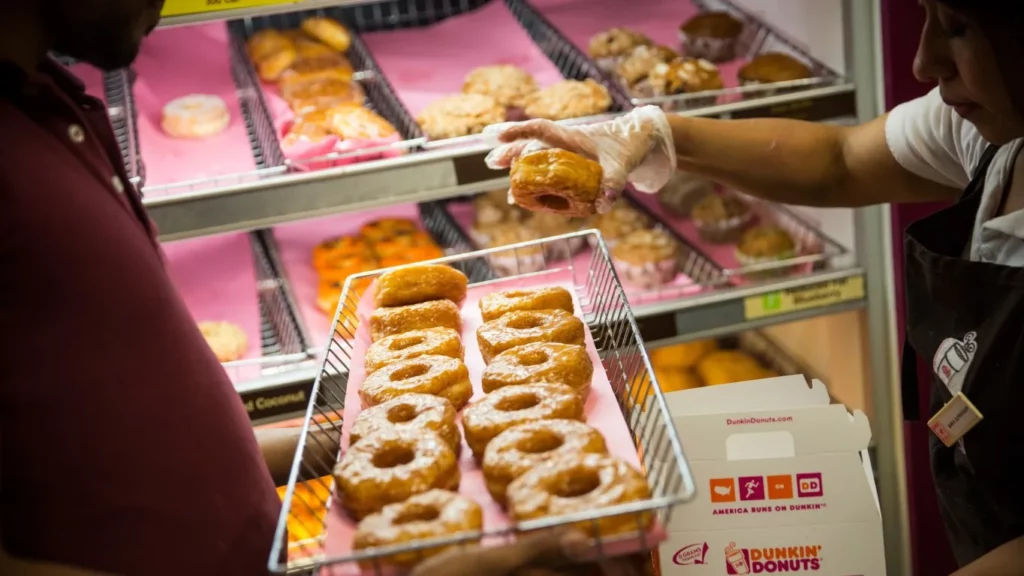 Cashback at Dunkin ; Does Dunkin Take Apple Pay | All Payment Methods at Dunkin (Updated 2022)