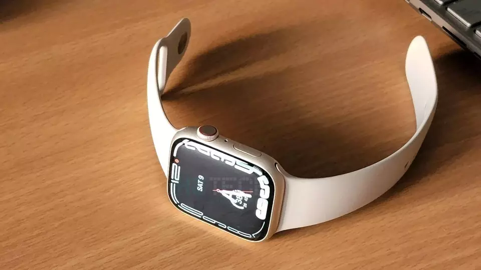 The Batfree Power Strap ; How to Charge Apple Watch Without Charger in 2023?