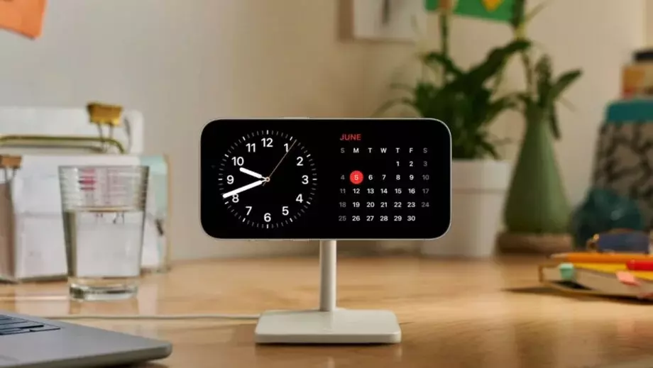 Как изменить стиль часов iPhone в режиме ожидания в iOS 17?