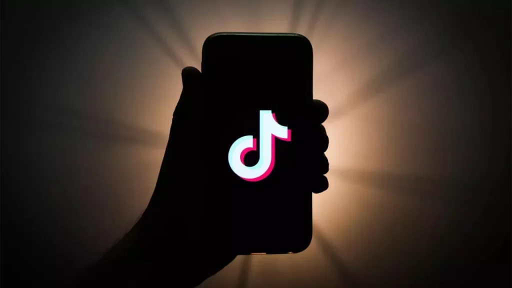 fix when I follow someone on TikTok it automatically unfollows