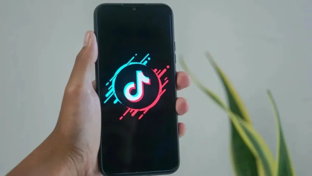 fix when I follow someone on TikTok it automatically unfollows